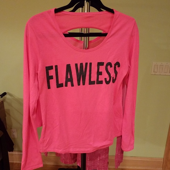 CLOTHING - Picture 5 of 8